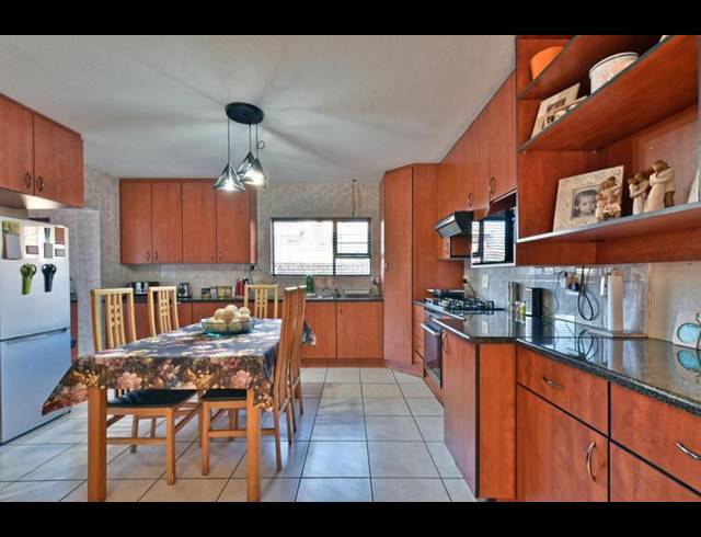 3 BEDROOM HOUSE FOR SALE IN SUNDOWNER